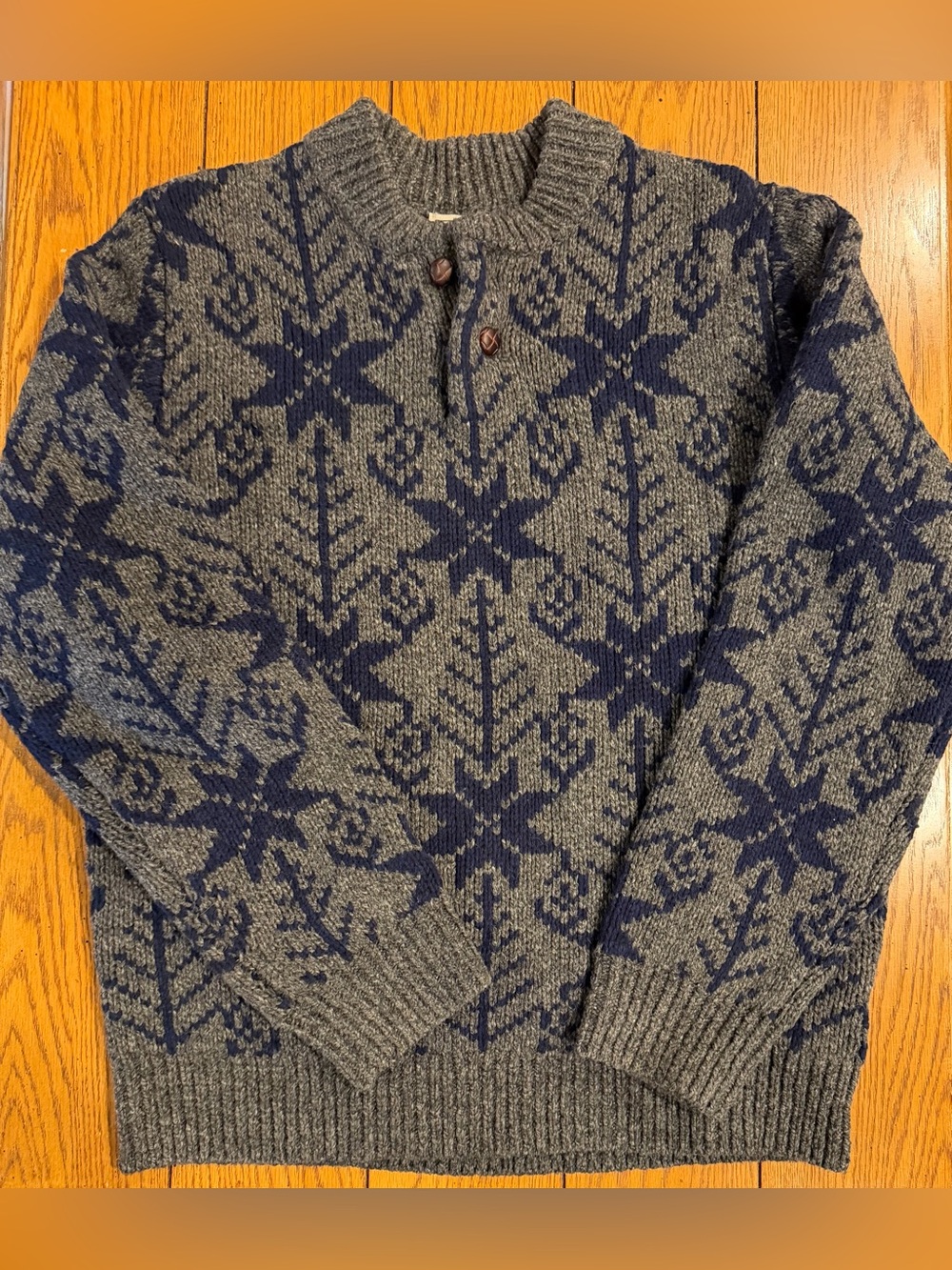 L.L.Bean men’s Fair Isle Henley 100% lambswool Sweater, size medium, grey/navy